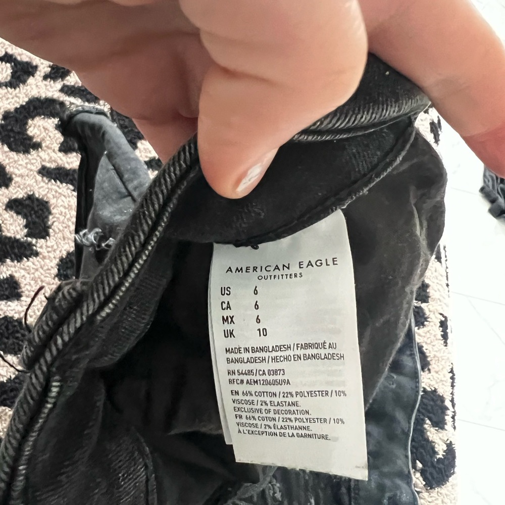 Women’s Size 6 - American Eagle Jean Short